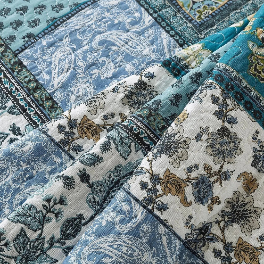 Blue White Floral Patchwork Quilt Set Lightweight Reversible Bedspread with Pillow Cases (Included 1 Bedspread & 2 Pillow Cases)