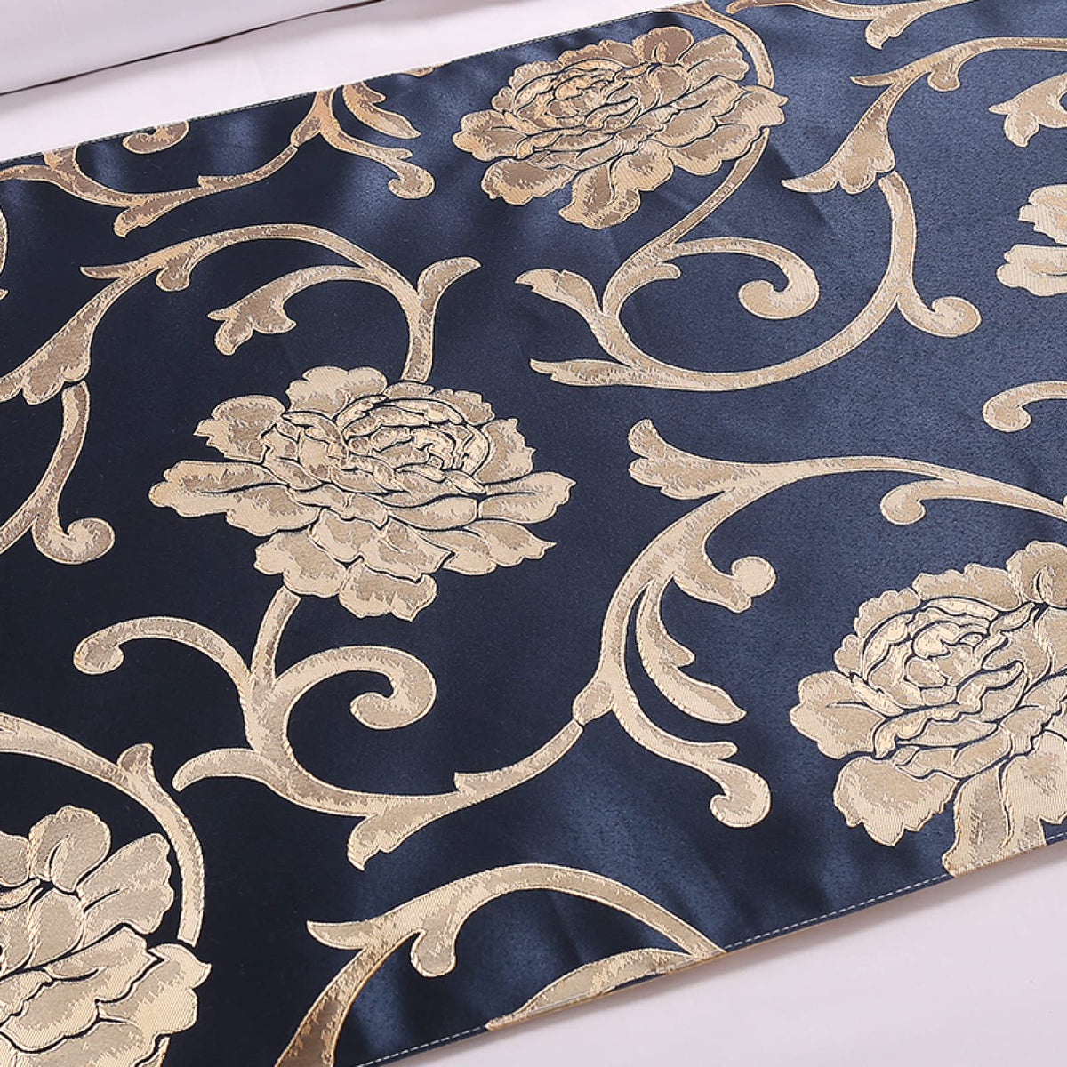 Queen Bed Runner Soft Polyester Cotton Bedding Scarf for Home and Hotel Decor