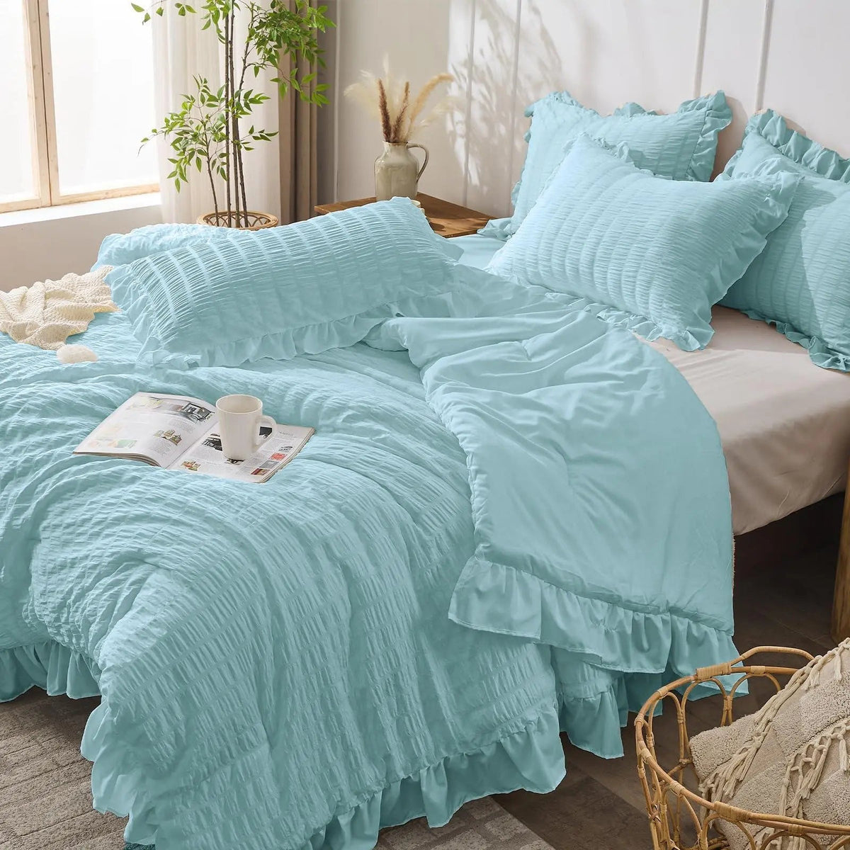 Korean Lace Seersucker Duvet Cover Set with Pillowcases for Bedroom or Guest Room