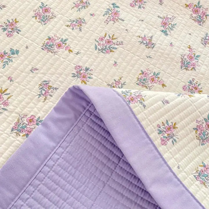 Floral Bedding Set with Microfiber Duvet Cover, Flat Sheet and Pillowcases for All Bed Sizes