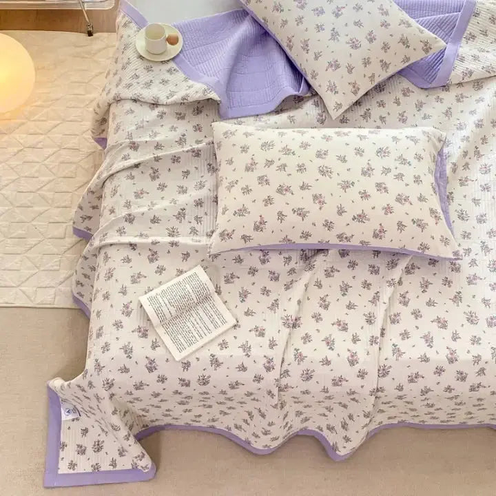 Floral Bedding Set with Microfiber Duvet Cover, Flat Sheet and Pillowcases for All Bed Sizes